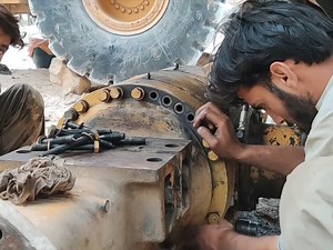 2.4K views · 24 reactions | How Experienced Mechanics Repaired Caterpillar Wheel Loader | Machine & Technology | Facebook