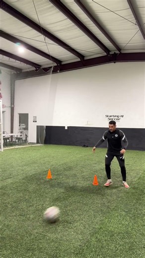 Back foot reception, constant scanning, and sharp passing. #soccer #reels #viral #soccertraining