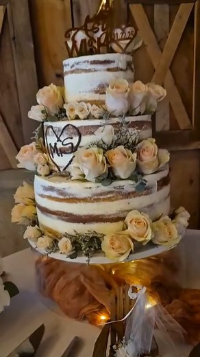 💍 Say “I do” to the perfect wedding cake ✨ Your wedding cake should taste as beautiful as it looks. At Jacqueline’s Bakery, we create custom wedding cakes for every style – classic, modern, romantic, minimalist, and everything in between. We help you choose: 🎂 Flavors & fillings 🎨 Design & decoration 🌸 Finishing touches that match your big day Let us be part of your love story. 💛 📩 Send us a message to start planning your wedding cake. ⚠️ ALL CAKE ORDERS REQUIRE A MINIMUM 72-HR ADVANCE NOT