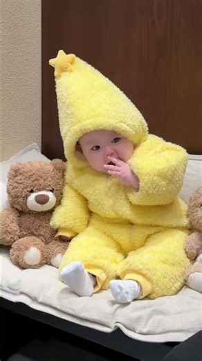 Is this a mango pit or an alien?!#How cute are human babies?#cutebaby