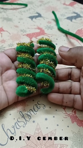 Simple Advent wreath using pipe cleaner D.I.Y cember Day 1 #youtubeshorts #youtube #christmas