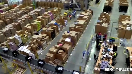 Jeff Bezos lascerà la guida di Amazon, annuncio dopo conti record