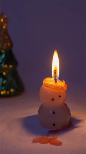 Melting Snowman Time-Lapse #christmas #candle #timelapse