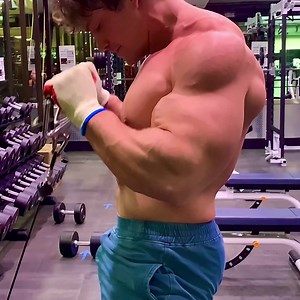 Forearm Workout Reverse Cable Curls 50lbs 25reps x 4 sets - attach two separate handles to a pulley station, & set that pulley to its lowest position. Grab both handles with a pronated grip. Keep your chest upright, & shoulders back at all times. Bring your hands upward towards your chest, until your forearm is fully contracted. Hold handles here for a second, before returning to your starting position. #workout #gym #motivation #bodybuilding #fitness #lifestyle #muscle #training #personaltraine