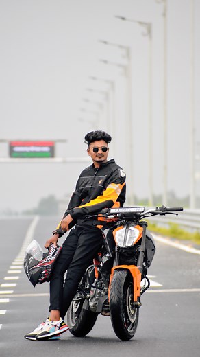 𝗡𝗮𝘃𝗲𝗲𝗻 𝗟𝗲𝗼𝗻 on Instagram: "3 pose in Duke🧡 Follow for more ⬇️ @naveenleon_official ✅ #duke #dukepose #dukeposes #ktmbikepose #ktmpose #dukebikepose #trendingreels #trending #poses #pose #bikepose #bangalore #kgf #naveenleon #kolargoldfields"