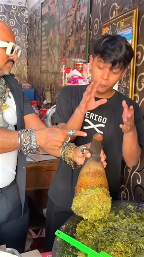 Ye kaunsa dish hai bhai🤣🤣#chickenlegpiece#ulhaskamathe#foodchallenge#foodvideos#food#bts#viralshorts