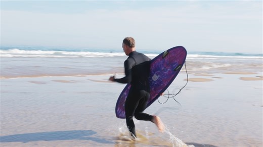 Surfers need to be able to paddle without restrictions. That's why we design our wetsuits thinking of their freedom of movement, and we use technologies such as Yamamoto 40 that ensure great flexibility. #ChasingEpic #RaisedInTheWater #Surf | Orca