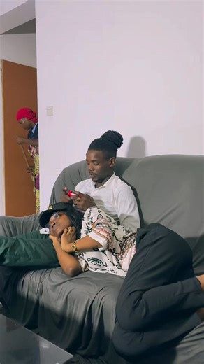 Carol Gabriel on Instagram: "A empregada do uíge"