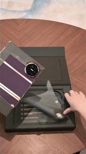 Huawei's new tri-fold violent unboxing #HuaweiTri-fold #