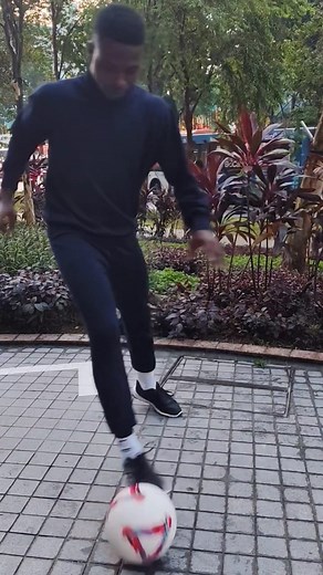 583K views · 9.9K reactions | Skill 略 Combo #football #danielauthur #skills #footballskills #soccer #reelsfbシ #reelsfb #soccerskills | Daniel Authur10 | Facebook