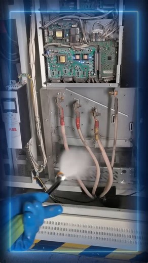 758K views · 8.7K reactions | Veja como é feita uma manutenção Preventiva em um Painel Elétrico crítica de um sistema em funcionamento que não pode ser desligado . A preventiva é feita com o sistema Energizado, você sabe informar qual o líquido usado nesse tipo de preventiva? #eletricidade | Sertec Manutenção | Facebook