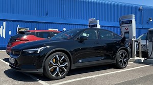 Polestar 2 on Track – Quiet but Seriously Fast