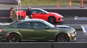 1.5K views · 50 reactions | Hellcat vs C8 Corvette - Drag Racing #dragracing | Drag Racing | Facebook
