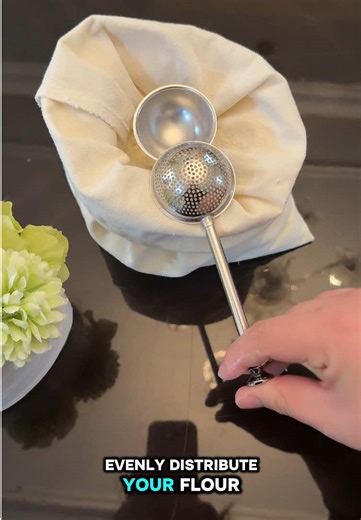 Discover the Ultimate Powder Shaker for Clean Baking