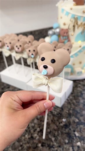 Teddy bear cakepops tutorial for baby shower 🧸 $65 a dozen #cakepops #teddybear #teddybeartheme #babyshower #teddybearbabyshower #cakepoptutorial #bakingtips #baking #bakingtutorial #cake #teddycake | Berrylicious Sweets