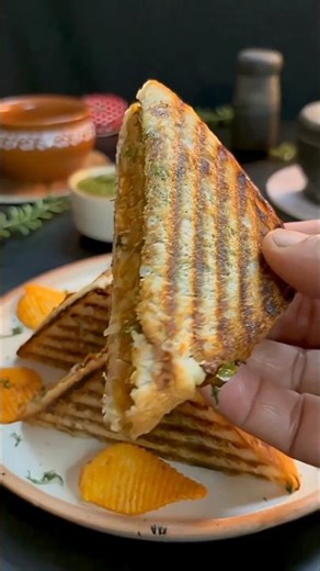 sandvich making recipes 😋#sandwich #sandwichrecipe #shorts #homemadefood #easyrecipes #foodie #viral