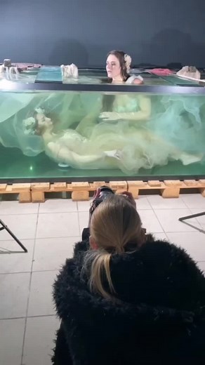 Again in the aquarium :D together with @marys_wonderworld and @hannyhoneymoon (Instagram) #underwaterphotography #underwater #aquarium #photoshoot #germany #drowning #art