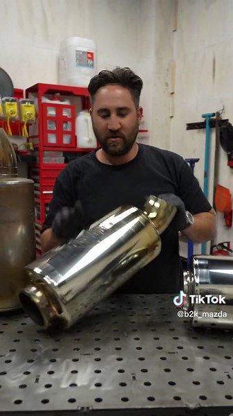 Come watch me at work #betterworkstories B 2 K #rotary #b2000 #instacar #nz #mazda #engine #instacar #fyp #mazdab2000 #instarotary#rotaryengine #13b #minitruck #minitruckin #slammed #low #bagged #bridgeport #nos #foryou #foryoupage