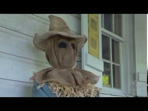 Sitting Scarecrow - Spirit Halloween