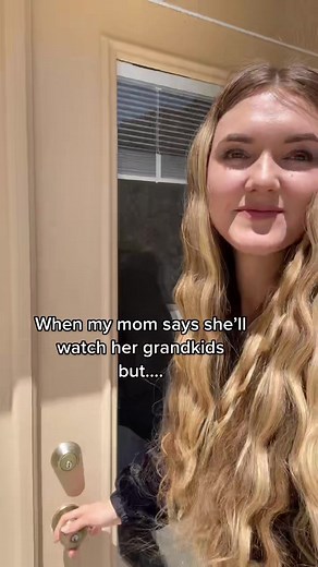 Secluded Living: Angela Petrelli Guitar Showcase