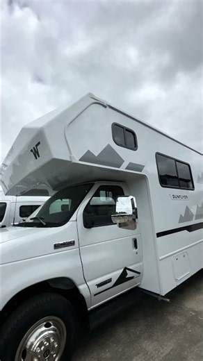 Perfect RV to catch some ☀️