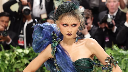 48K views · 728 reactions | 2024 Met Gala co-chair Zendaya looks absolutely stunning in a violet, figure-hugging gown outside of the Metropolitan Museum of Art in New York City. #MetGala | E! News | Facebook