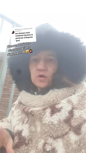 Critique des Réseaux Sociaux : Ironie et Ambiance