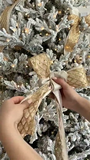 How to Decorate a Christmas Tree with Ribbon ? #decor #decoration #christmastree #christmas #xmas