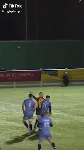 When a dummy pass sells 6 players 🤯 #rugby #rugbydump