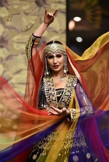 Arabian Belly Dance | Mesmerizing Moves 💃🔥 #bellydance #arabianbellydance #dance #danceartistry