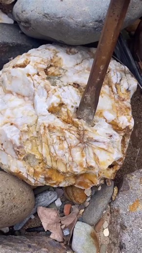 Exploring Quartz: The Gold Hunter's Guide