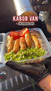 Based in Sherman Oaks, these two bros turned their van into a kitchen serving fresh, flavorful kabob bites and Mediterranean-inspired dishes — also worth mentioning they are 100% seed oil free cooking only with avocado oil🥑 IG: @kabobbitezla 📍14414 Burbank Blvd, Sherman Oaks CA | Valleyfoodbros