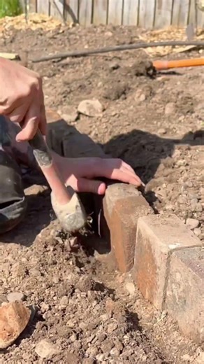 How to build a garden path. #gardening #gardeninguk #diy