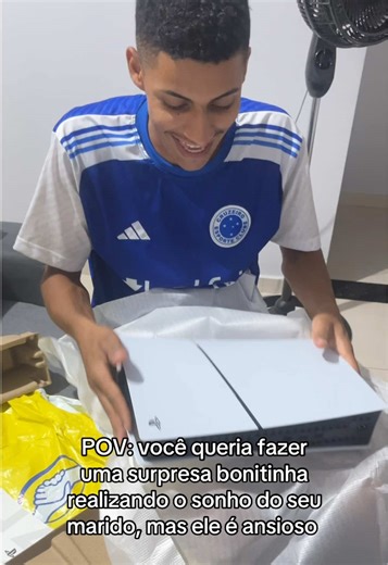 ele ficou um mês pedindo o playstation, até que eu decidi comprar, ia comprar antes do natal e entregar só no natal, mas ele descobriu e abriu no mesmo dia que chegou 🤡 o vídeo é antigo, mas queria mostrar a felicidade da criança com o brinquedo #casamento #namorados #playstation #ps5 #playstation5