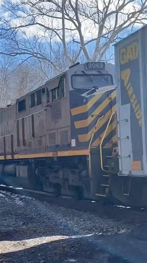 Ex-Citirail ES44AC trails on CSX B705! #csx #canadiannational #railfanning #railroad #shorts