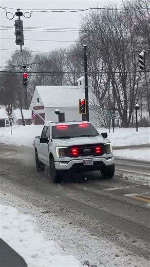 Townsend Fire: 30O12 responding to station #firebuff #fireman #firefighter #sirens #jobtown