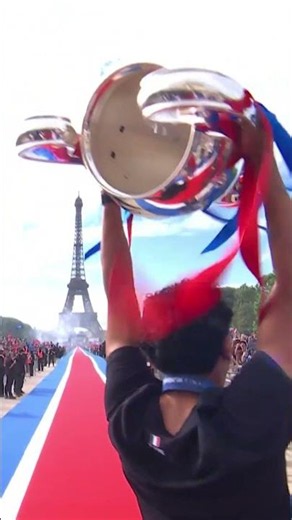 It stays home! 🏆🔴🔵
