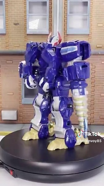 Super Megaforce Q-Rex Review: Power Rangers Toy Guide