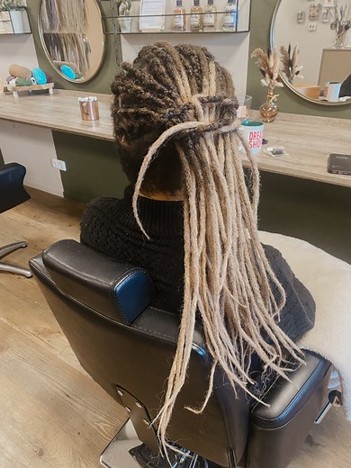 Fresh Locks of Love install for Stella! 🙌 She used to wear box braids for some time, but she told Diane that she prefers our Locks of Love. 🤎 She can wear them longer and it is a much faster install! Stella has already worn this set of Thin Locks of Love in Caramel twist Back length, and she loves them! They look so beautiful on her, especially in combination with her side and undercut, we love this look! 🫶 #dreadshop #locksoflove #syntheticdreads #1minute #transformation #salon | Dreadshop