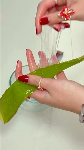 NO GLUE SLIME USING PLANTS?! 😱😳🌱 How to Make Slime Without Glue & Activator