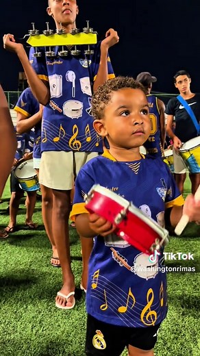 Carnaval No Rio: Crianças e a Energia do Samba