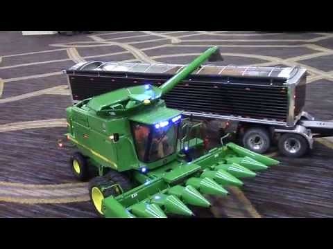 1/16 Remote Control John Deere 9610 and Peterbilt 359 Semi