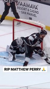 565K views · 299 reactions | The @lakings organist plays the Friends theme song in honour of the late Matthew Perry who was a big Kings fan. ❤️ | Sportsnet | Facebook