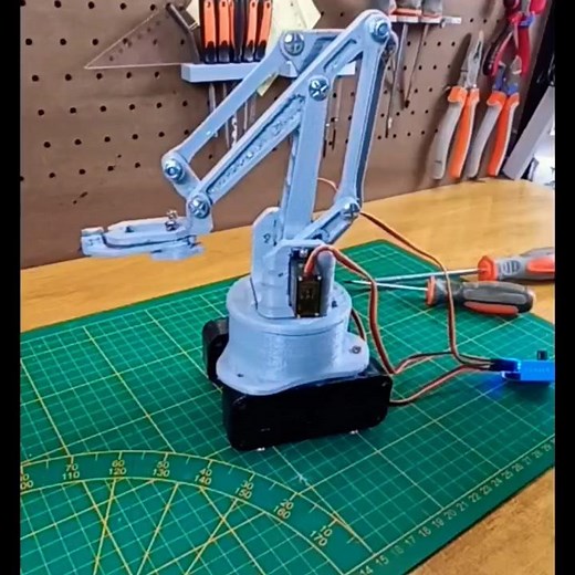 Testing a 3d printed robotic arm!