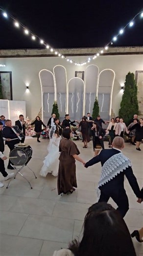 Burlacu Taraclia de salcie ❤️‍🔥 #nunta #nuntamoldovneasca #cahul #moldova #mogoli #mogolistudio #traditional #traditii #dans #muzica #all #foru #for | Lucia Mogoli
