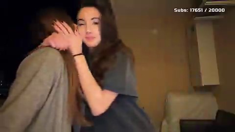 scarlett: “mi dici di non baciarti.. e poi sei tu a baciare me?”zeudi: "sì perché sono io a prendere il controllo sempre, lo sai"