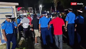 183K views · 1.3K reactions | No 10 : les candidats de l'Alliance du Changement calment leurs partisans Des partisans de l'Alliance du Changement affirment avoir vu un van non identifié entrer dans l'enceinte du Bel-Air SSS. Les candidats de cette alliance ont procédé à une vérification, mais rien d’anormal n’a été découvert. Ils ont ensuite calmé leurs partisans. | Defimedia.info | Facebook