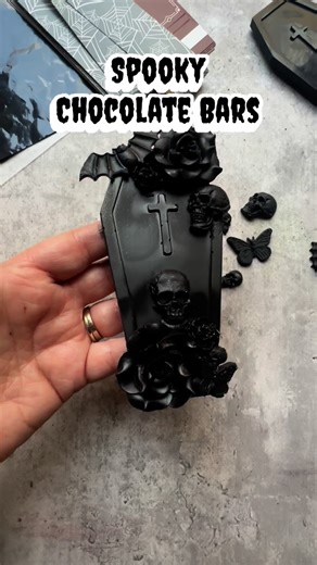 12K views · 12K reactions | Spooky Chocolate Bars! ⚰️驪 I love this coffin mold I bought from Joann Fabrics 2 years ago! If you want to make something similar Fancy Sprinkles has a coffin cakesicle mold that can be easily turned into chocolate bars! #chocolatebars #spookycute #spookyvibes #halloweentreats | Jo's Cakes | Facebook