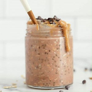 240K views · 235 reactions | RECIPE HERE: https://www.simplyquinoa.com/overnight-oats-recipes/ Chocolate Peanut Butter Overnight Oats anyone?! Chocolate and peanut butter has always been one of my favorite ingredient combinations and it's one I often have for breakfast! Watch the video to see how we make it :) | Simply Quinoa | Facebook