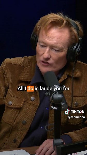 Conan Escucha a Eduardo Ver Fútbol Durante el Podcast